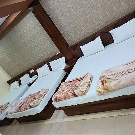 Green Leaf Hotel 우자인 외부 사진