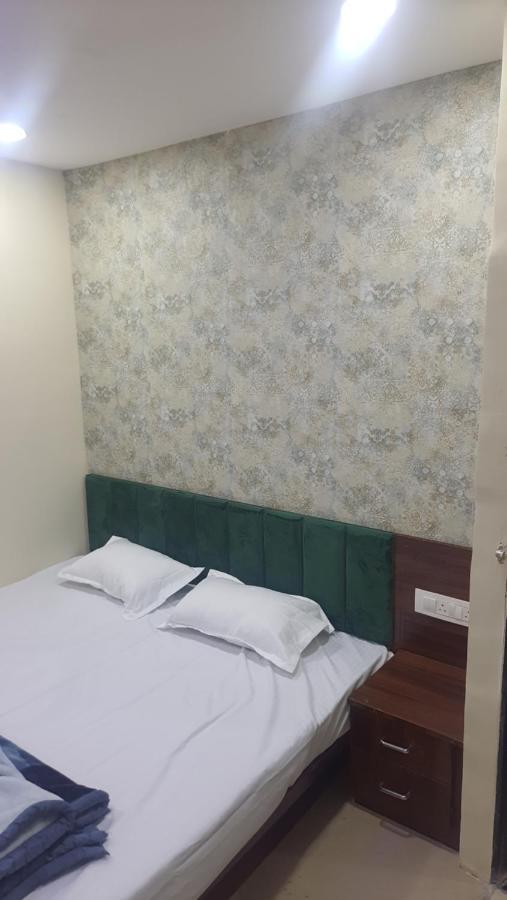 Green Leaf Hotel 우자인 외부 사진