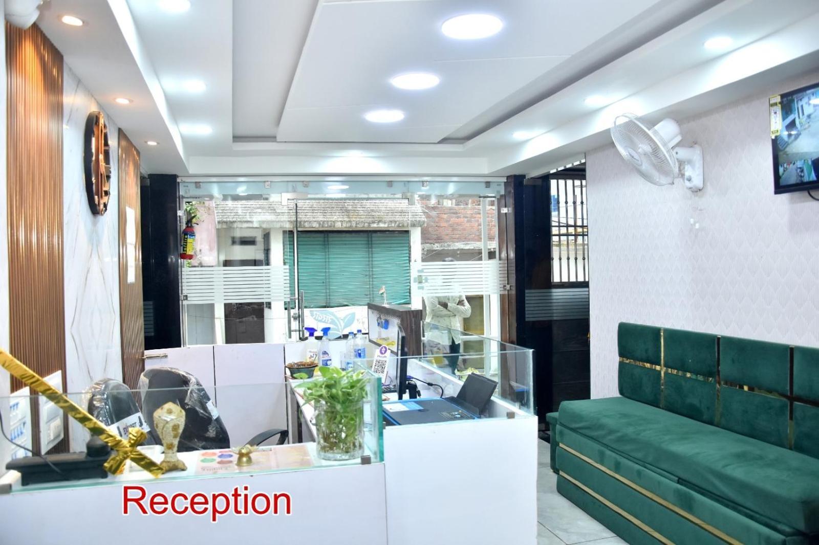 Green Leaf Hotel 우자인 외부 사진