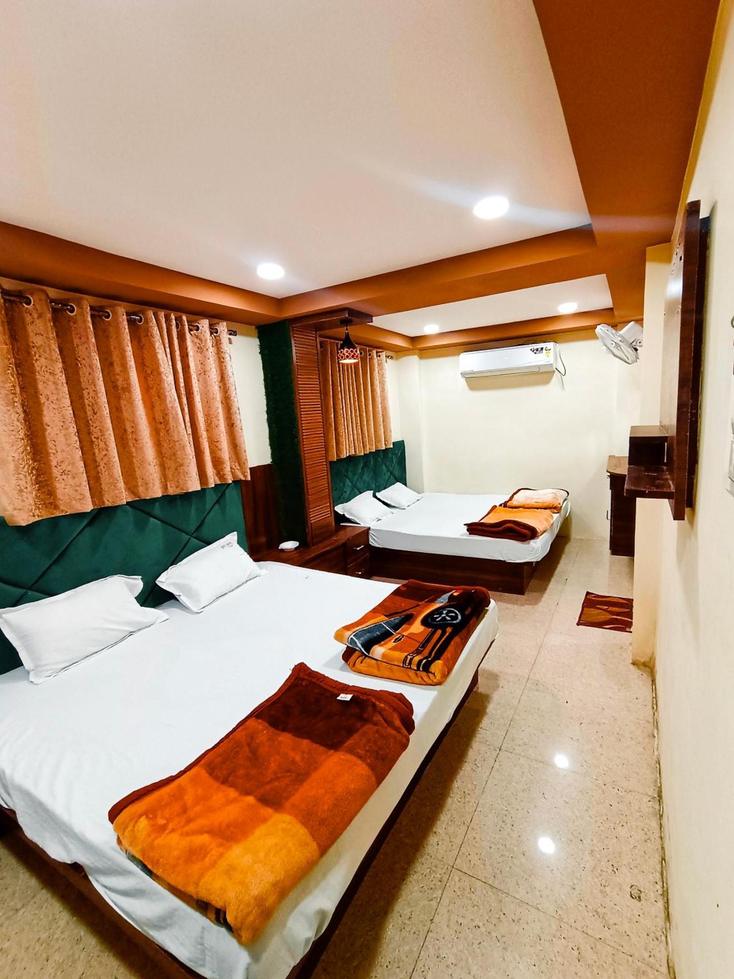 Green Leaf Hotel 우자인 외부 사진