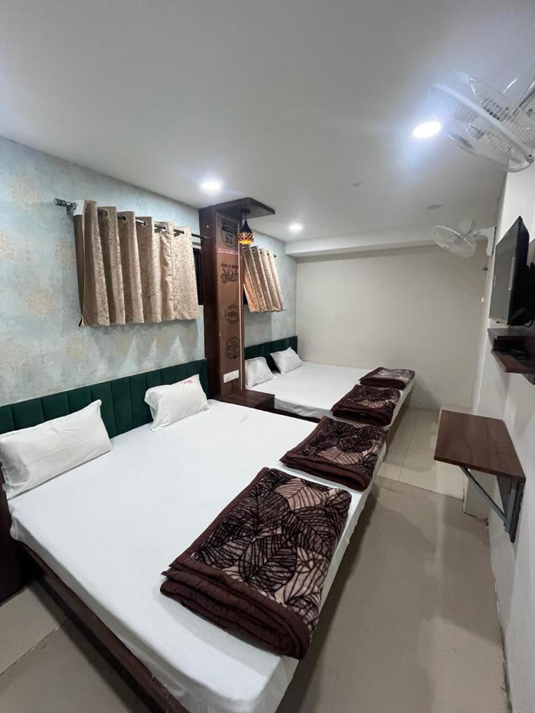 Green Leaf Hotel 우자인 외부 사진