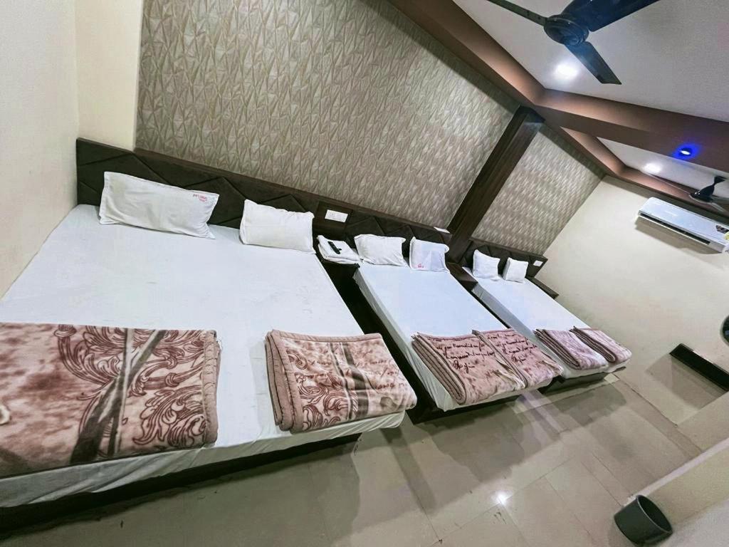 Green Leaf Hotel 우자인 외부 사진