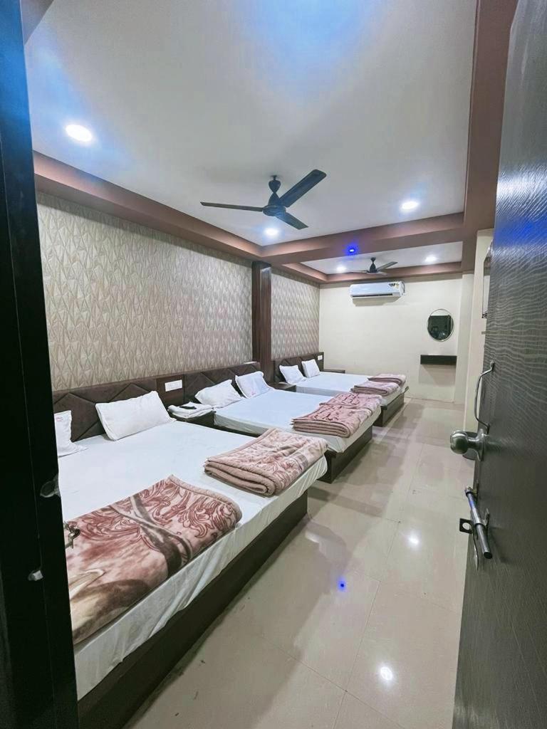 Green Leaf Hotel 우자인 외부 사진