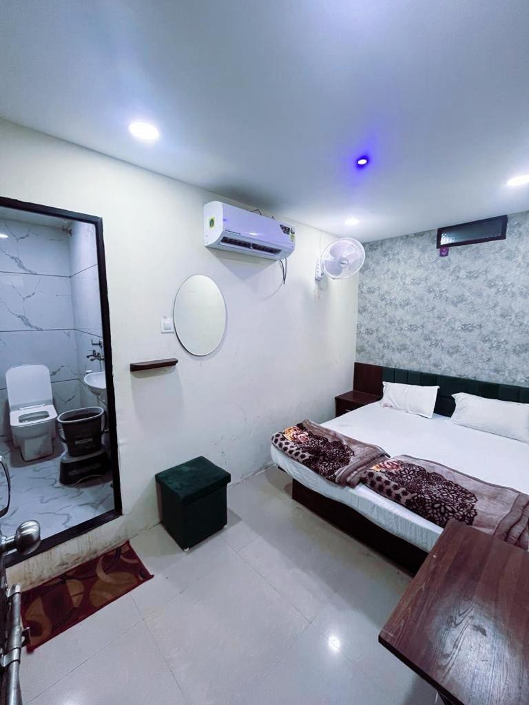 Green Leaf Hotel 우자인 외부 사진