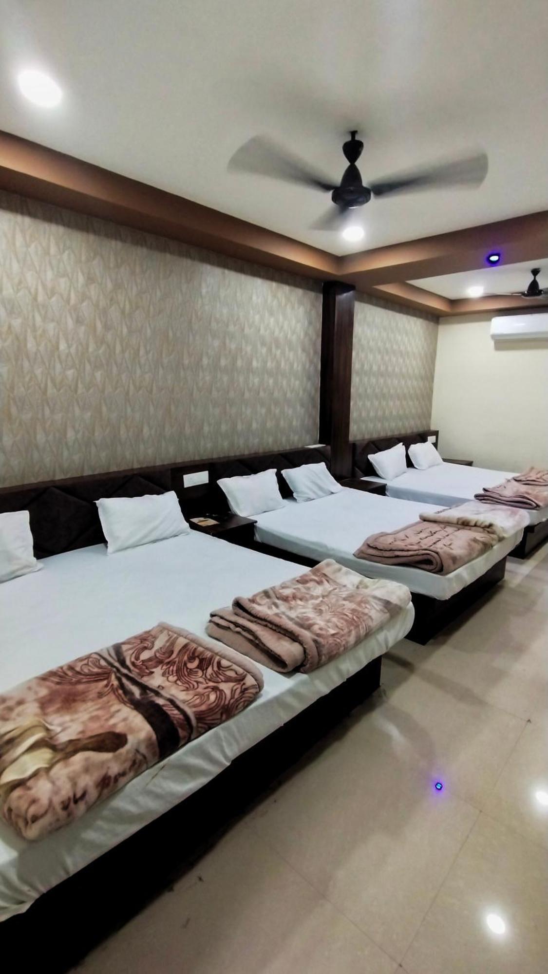 Green Leaf Hotel 우자인 외부 사진