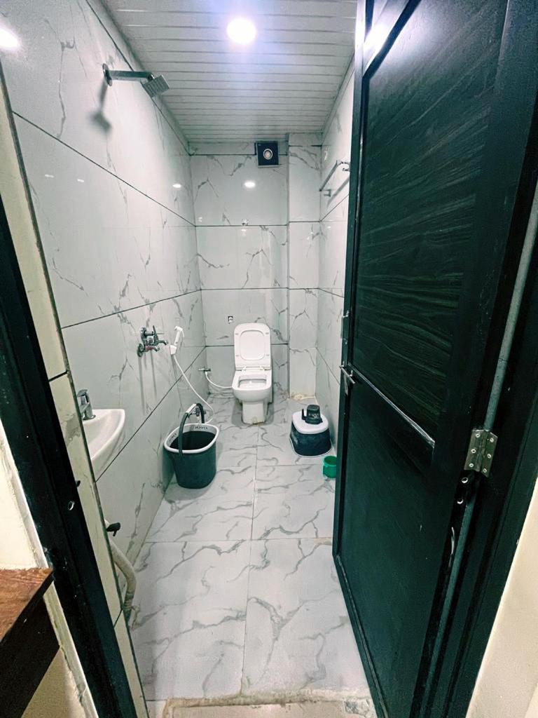 Green Leaf Hotel 우자인 외부 사진